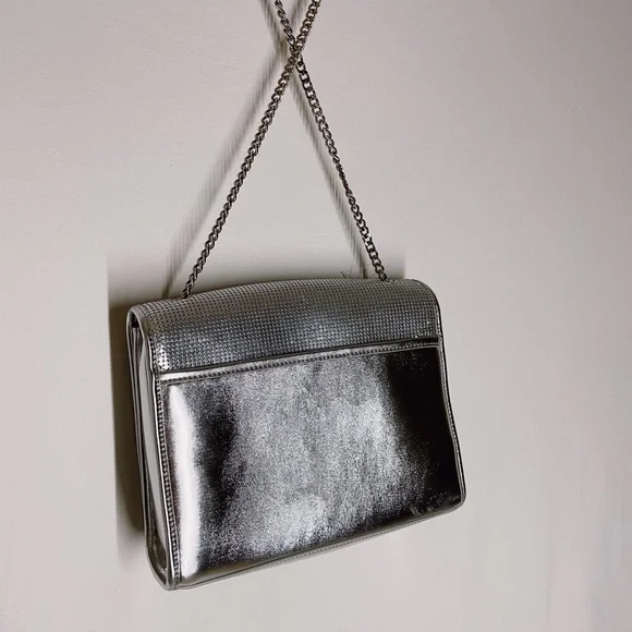 NWT French Connection Silver Regan Messenger with Chain Strap - Picture 6 of 7